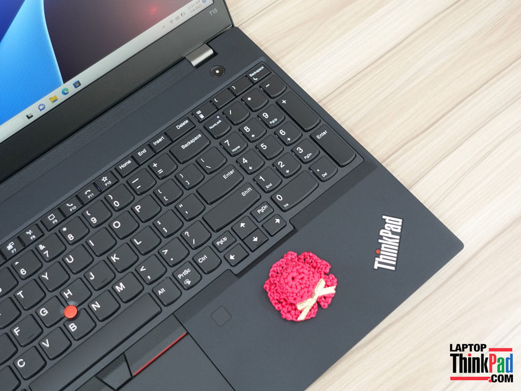 bàn phím Thinkpad T15 gen 2 còn rất bóng mượt và mới