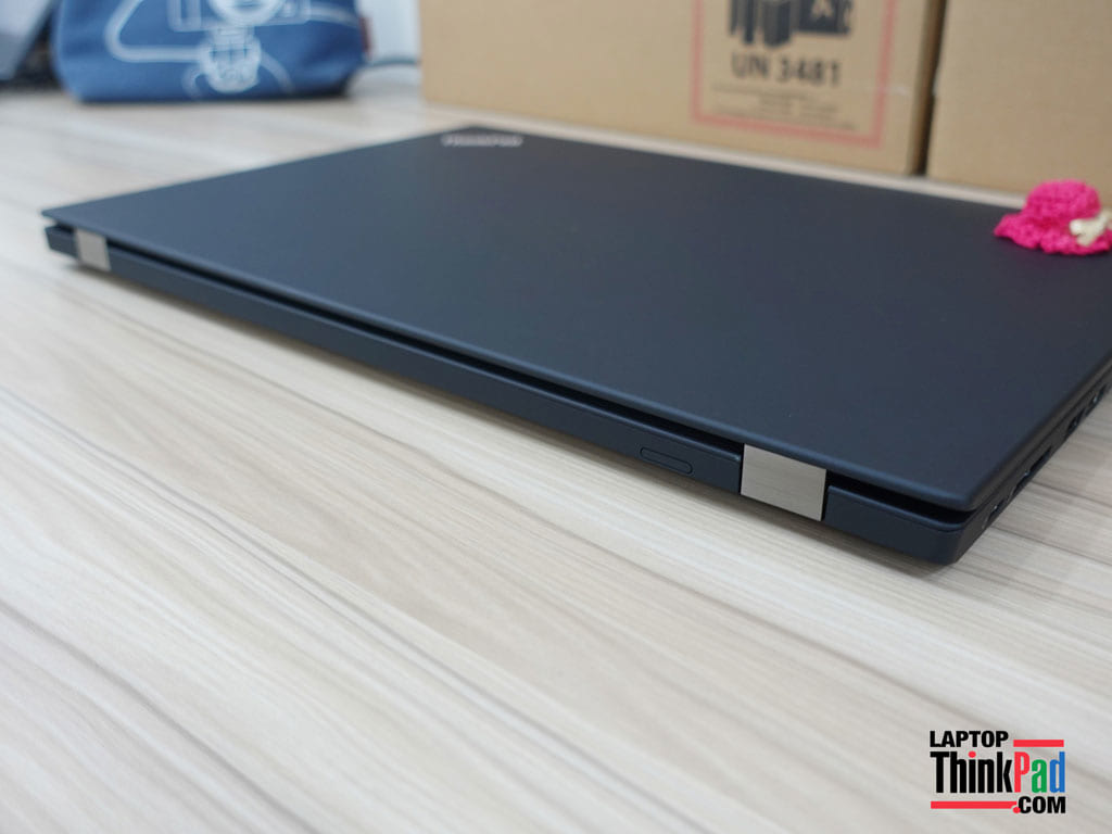 cạnh sau của Thinkpad T15 G2