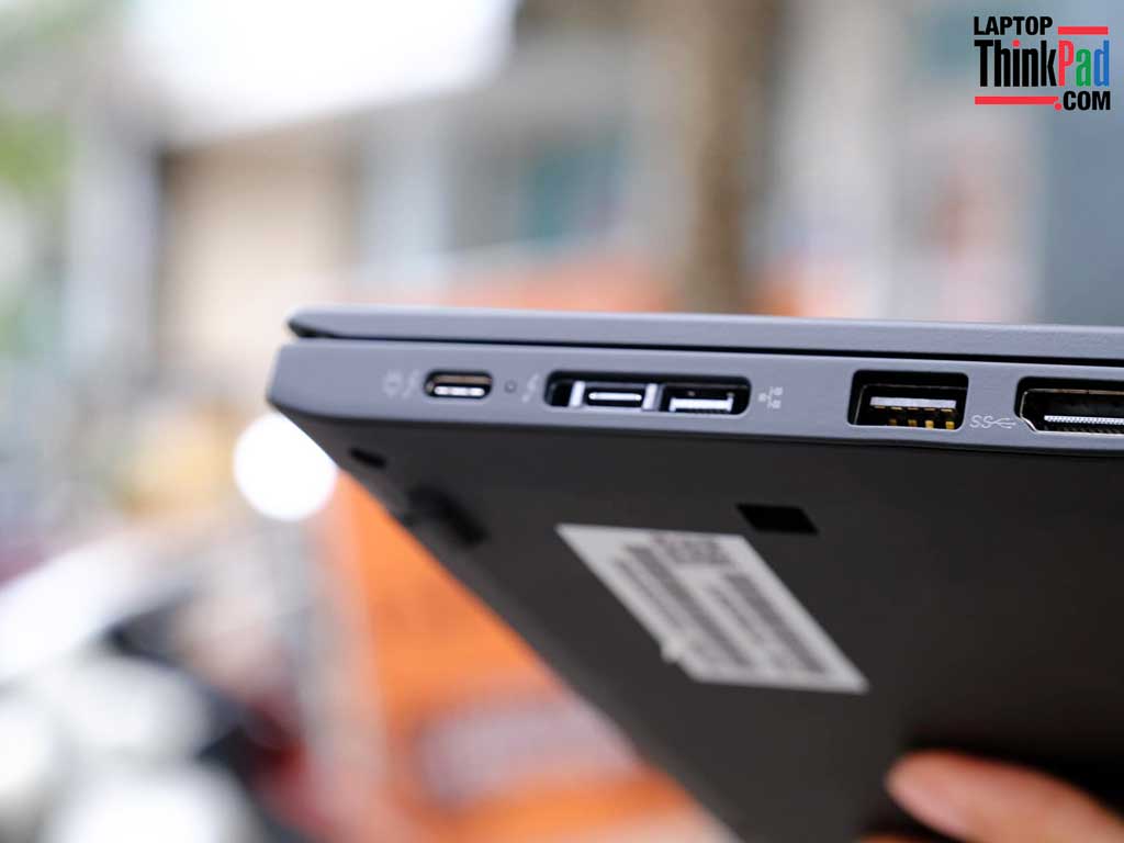 ThinkPad X1 Carbon Gen 8 i7-10610U Ram 16Gb 14in FHD/ 4K IPS / 2K LTE 4G (99%) 10 Thinkpad-x1-carbon-gen8-usb-left-laptopthinkpa.com